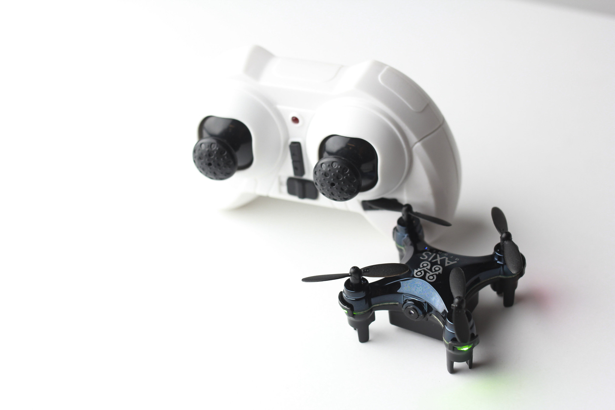 Axis VIDIUS ™ - The World's Smallest FPV Drone™