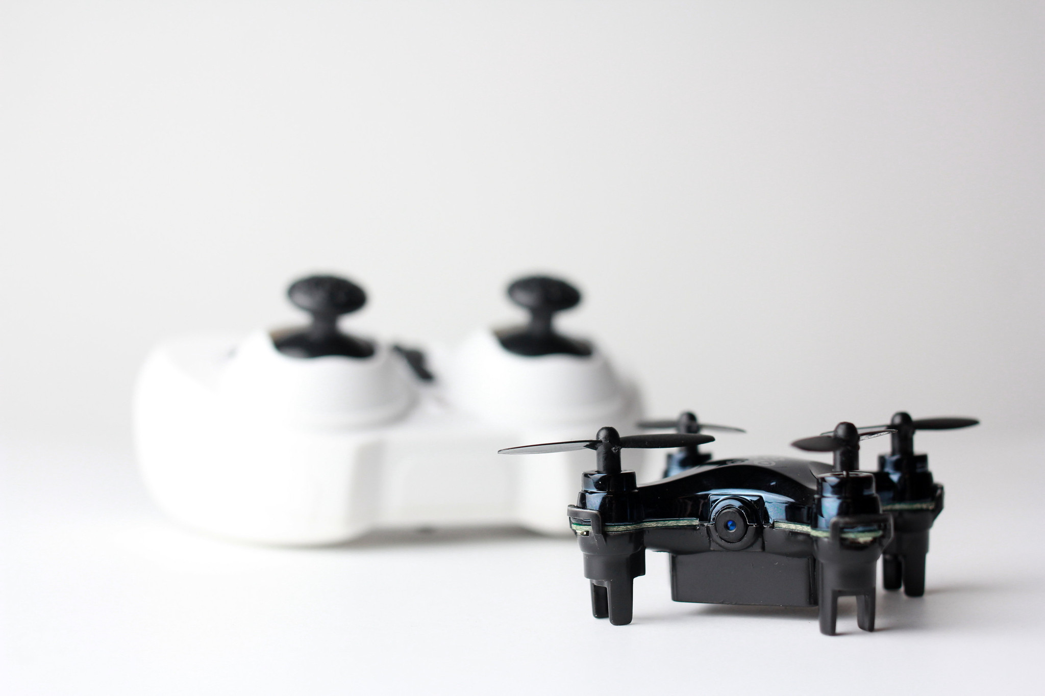 Axis VIDIUS ™ - The World's Smallest FPV Drone™