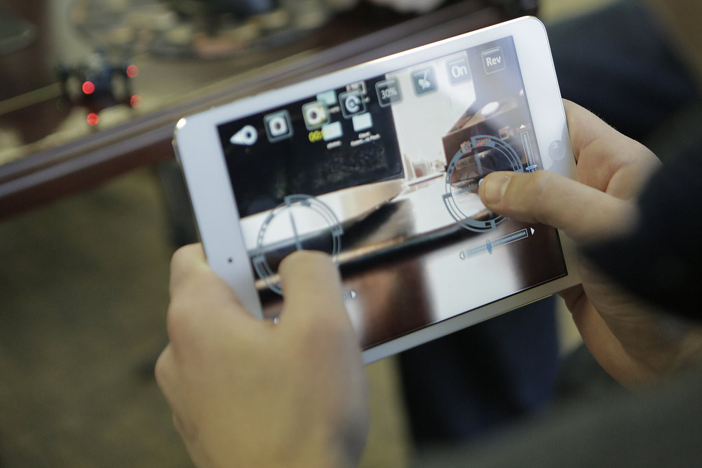 Axis VIDIUS ™ - The World's Smallest FPV Drone™