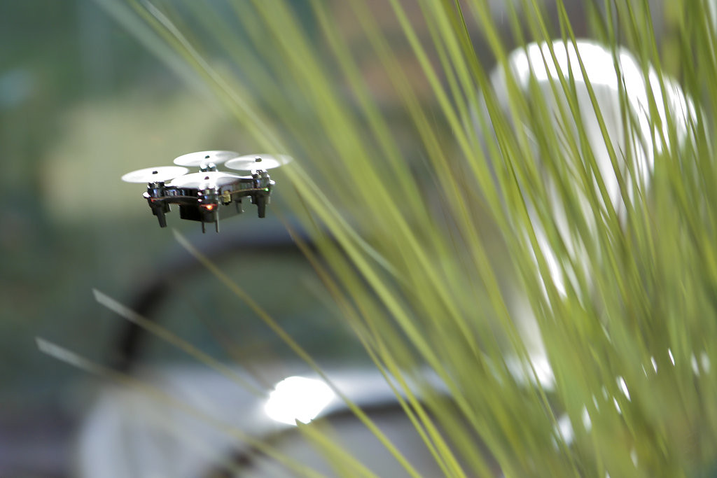 Axis VIDIUS ™ - The World's Smallest FPV Drone™